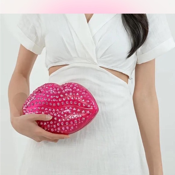 Rose Red Acrylic Lip Shaped Bag - Picture 7 of 8